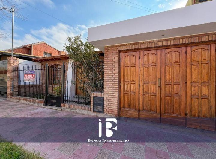 Casa · 160m² · 6 Ambientes · 2 Cocheras