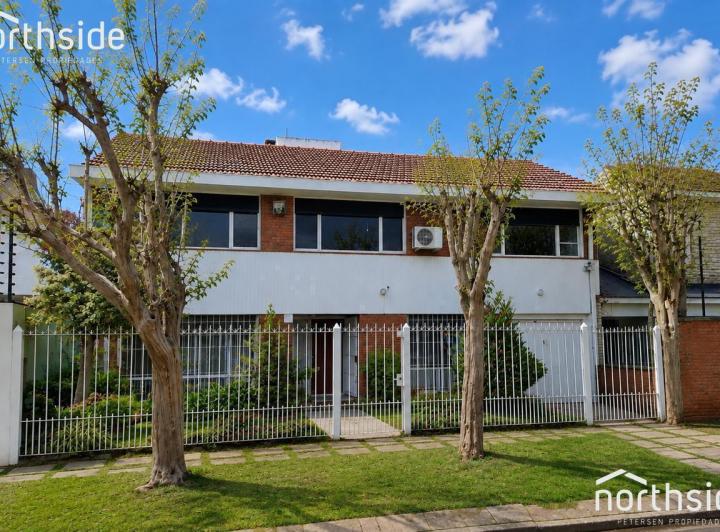 Casa · 250m² · 5 Ambientes · 2 Cocheras