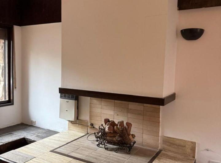 Casa · 80m² · 6 Ambientes · 1 Cochera