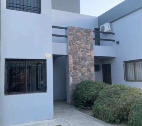 Casa · 140m² · 6 Ambientes · 1 Cochera