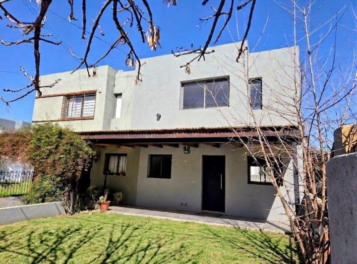 Casa · 140m² · 5 Ambientes · 2 Cocheras