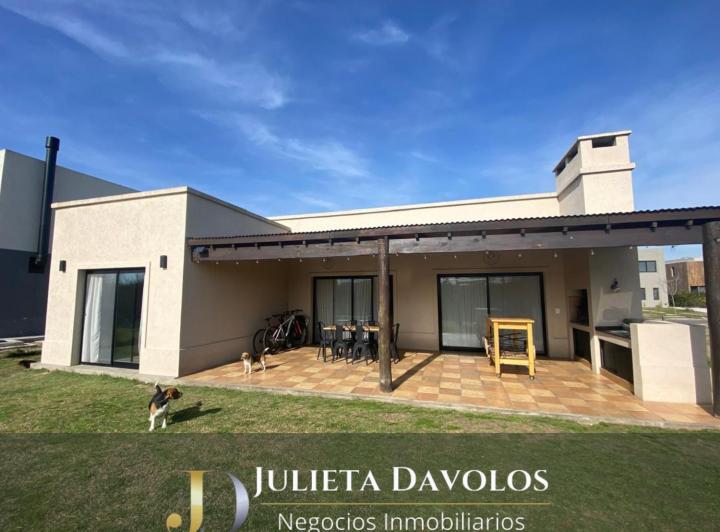 Casa · 171m² · 4 Ambientes · 2 Cocheras