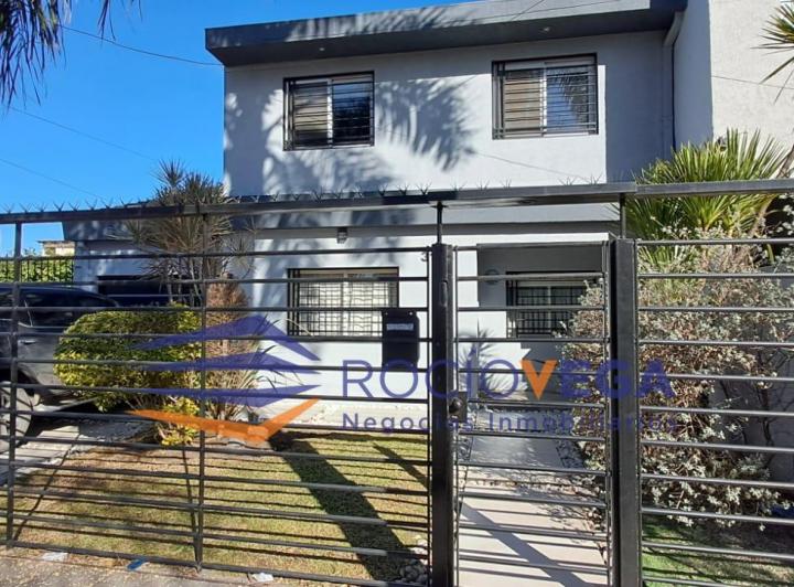 Casa · 235m² · 6 Ambientes · 3 Cocheras