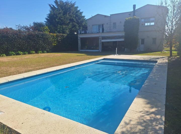 Casa · 160m² · 5 Ambientes · 5 Cocheras