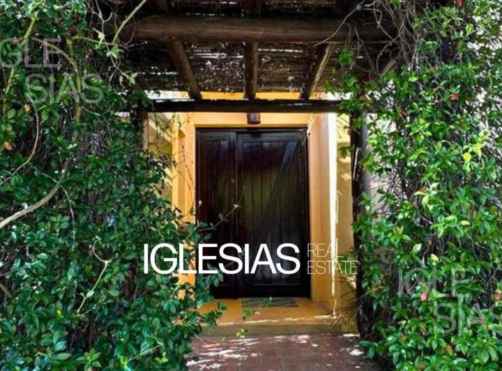 Casa · 220m² · 7 Ambientes · 3 Cocheras