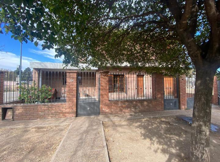 Casa · 300m² · 13 Ambientes · 3 Cocheras