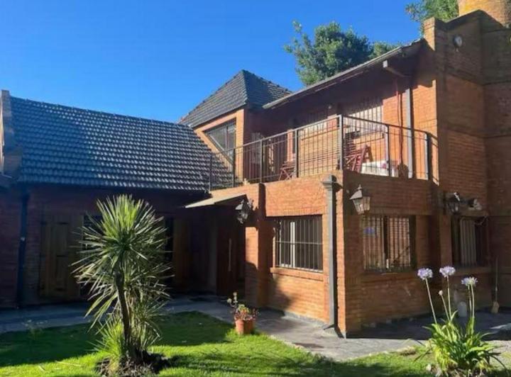 Casa · 180m² · 4 Ambientes · 1 Cochera