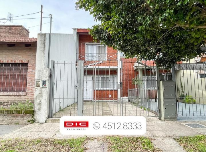 Casa · 91m² · 4 Ambientes · 2 Cocheras