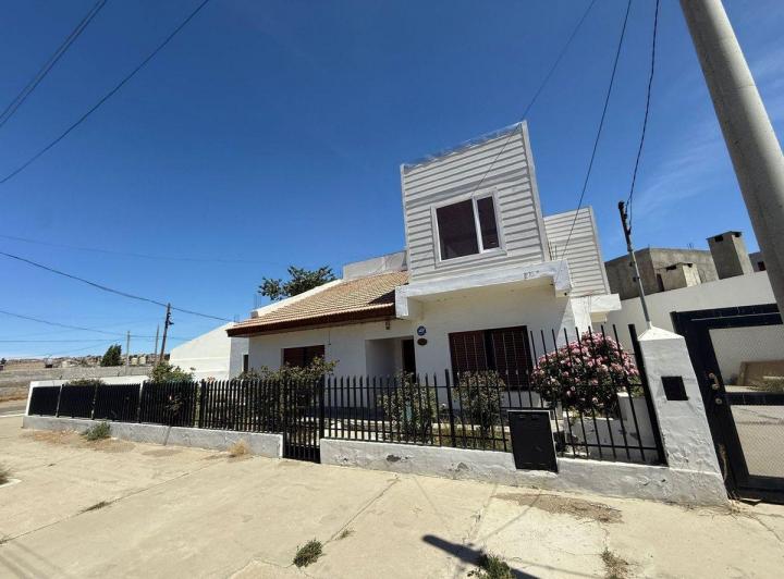 Casa · 191m² · 6 Ambientes · 3 Cocheras