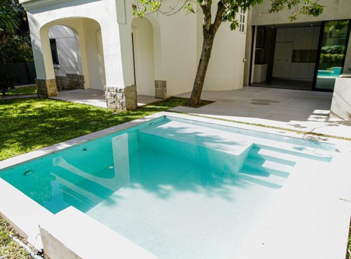 Casa · 261m² · 5 Ambientes · 2 Cocheras