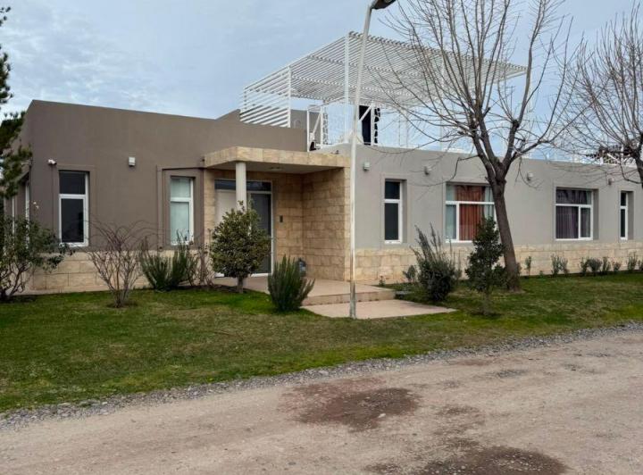 Casa · 192m² · 5 Ambientes · 1 Cochera