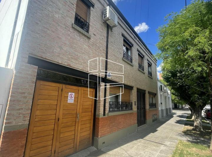 Casa · 145m² · 7 Ambientes · 1 Cochera