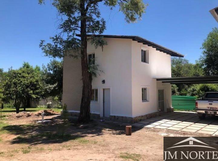 Casa · 1m² · 6 Ambientes · 1 Cochera
