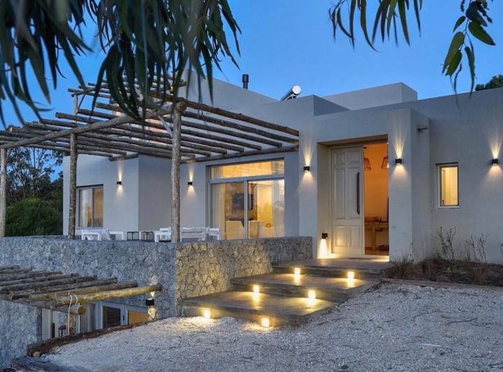 Casa · 200m² · 6 Ambientes · 2 Cocheras