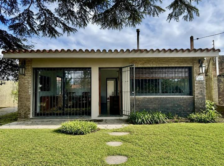 Casa · 566m² · 7 Ambientes · 1 Cochera