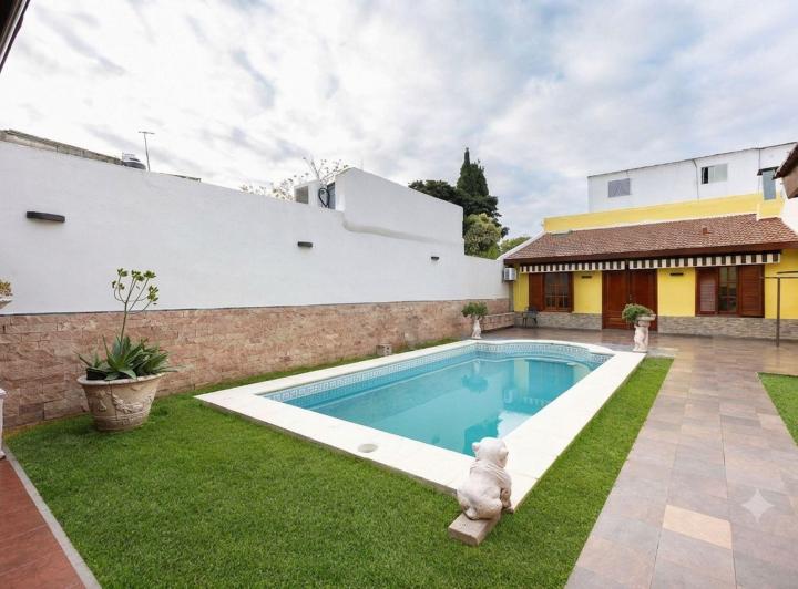 Casa · 305m² · 5 Ambientes · 3 Cocheras
