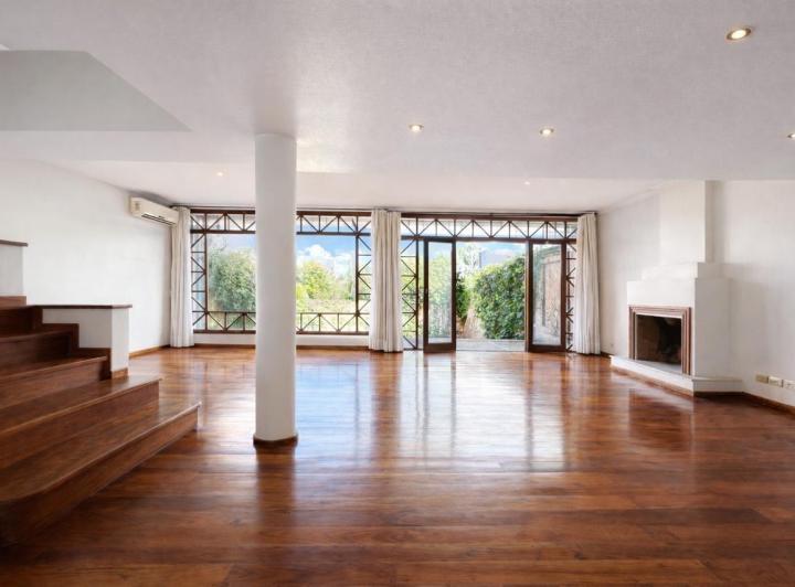 Casa · 360m² · 7 Ambientes · 2 Cocheras
