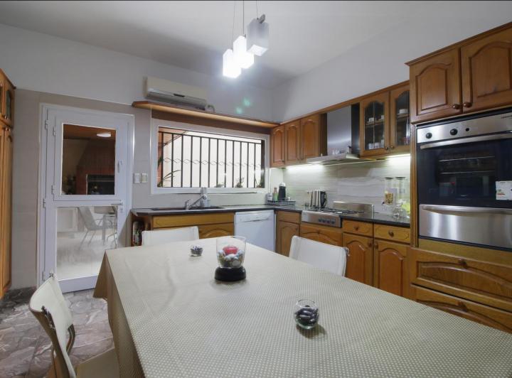 Casa · 214m² · 5 Ambientes · 2 Cocheras