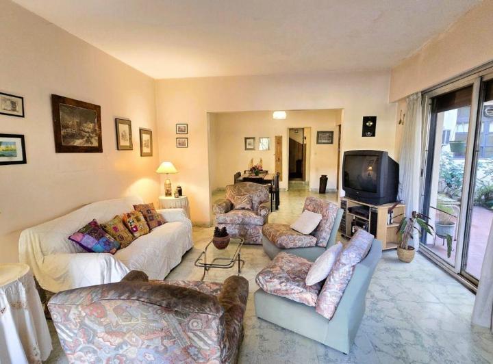 Casa · 187m² · 5 Ambientes · 2 Cocheras