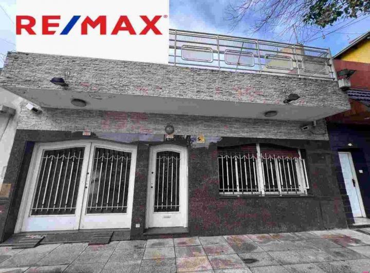 Casa · 255m² · 6 Ambientes · 2 Cocheras
