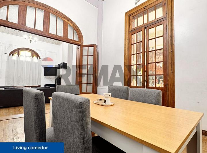 Casa · 248m² · 5 Ambientes · 1 Cochera