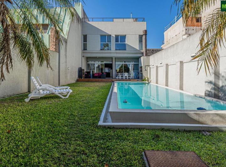 Casa · 343m² · 5 Ambientes · 2 Cocheras