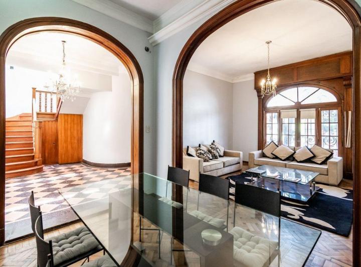 Casa · 260m² · 5 Ambientes · 1 Cochera