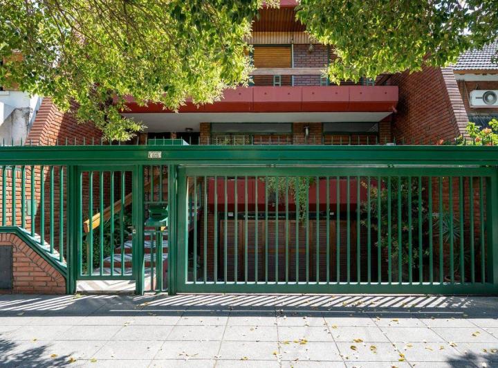 Casa · 220m² · 5 Ambientes · 2 Cocheras