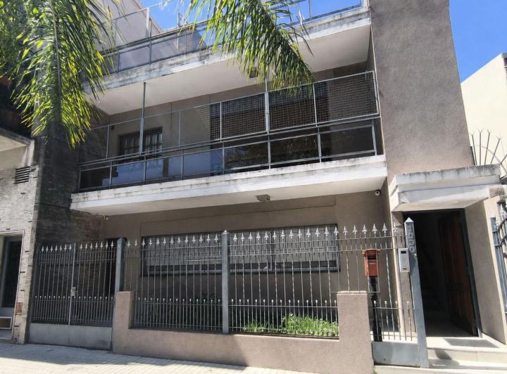 Casa · 345m² · 6 Ambientes · 1 Cochera