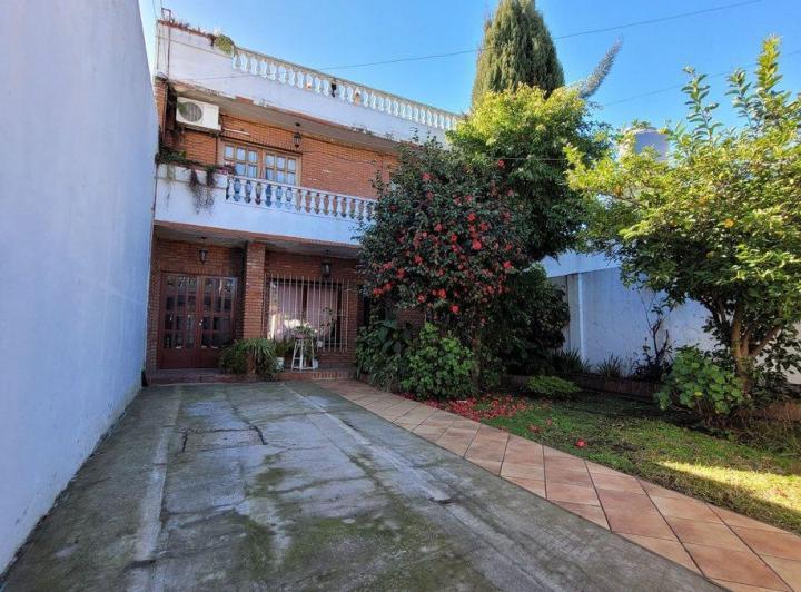 Casa · 277m² · 6 Ambientes · 1 Cochera