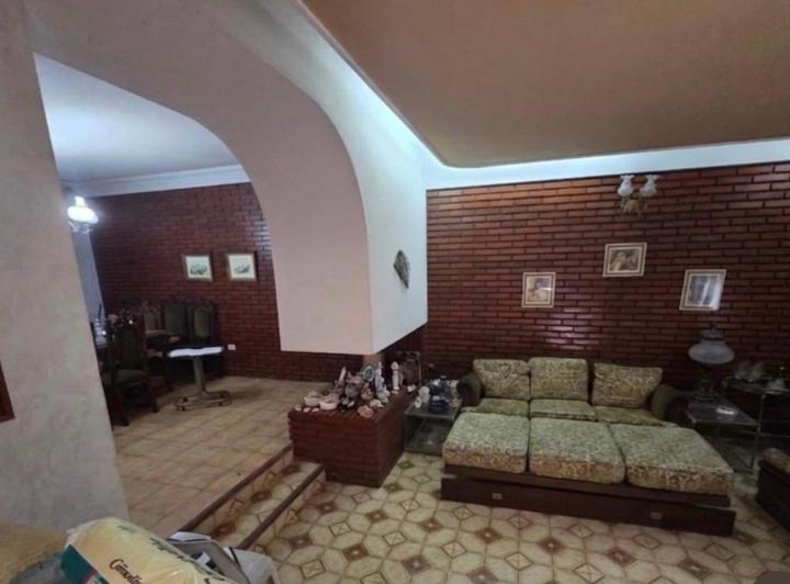 Casa · 380m² · 4 Ambientes · 1 Cochera
