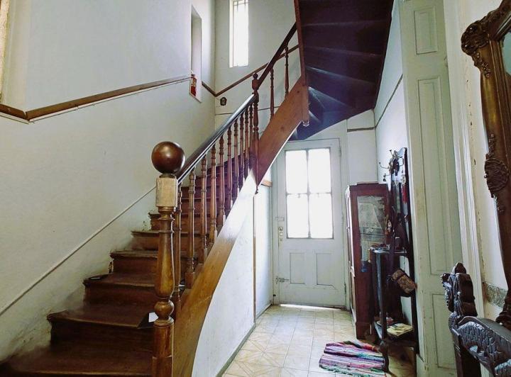 Casa · 196m² · 5 Ambientes · 1 Cochera