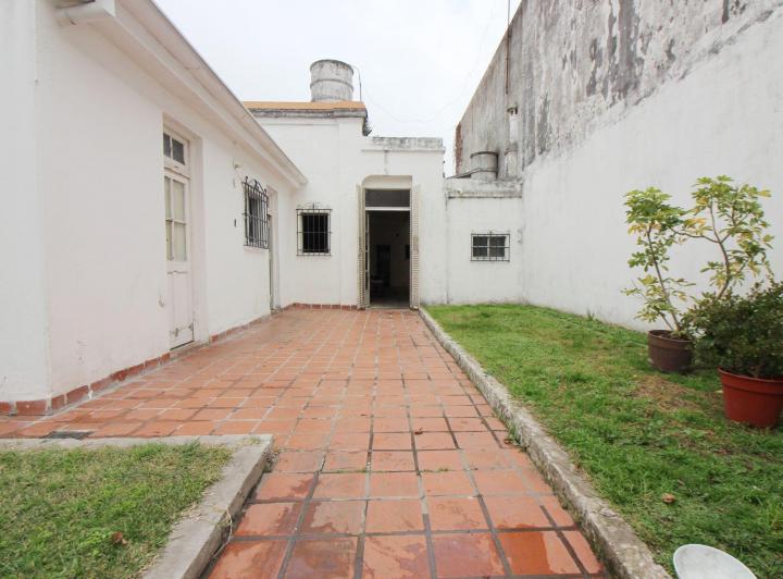 Casa · 242m² · 5 Ambientes · 3 Cocheras