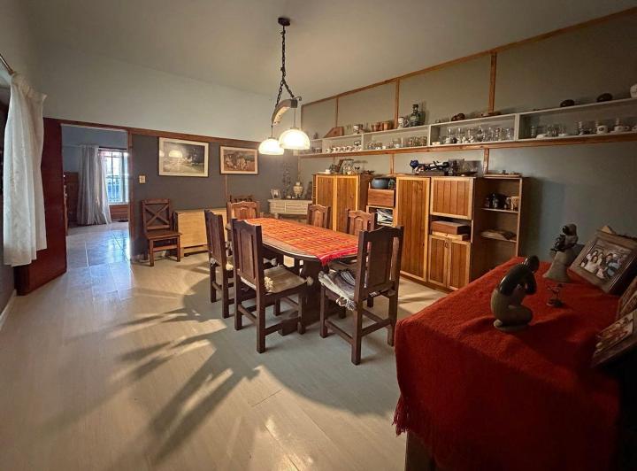 Casa · 310m² · 5 Ambientes · 1 Cochera