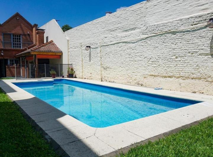 Casa · 260m² · 6 Ambientes · 1 Cochera