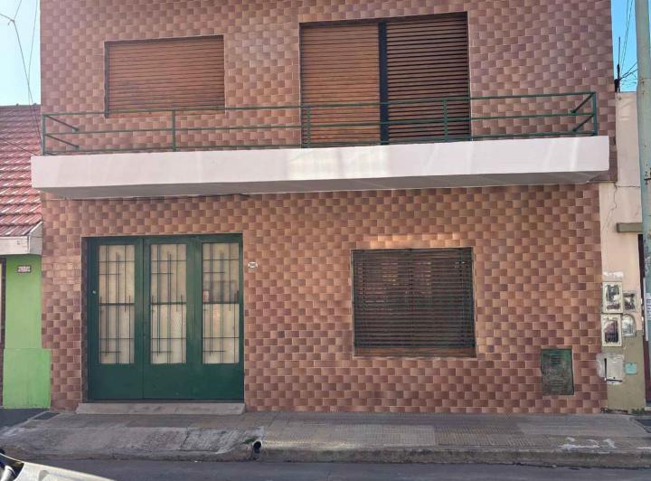 Casa · 200m² · 7 Ambientes · 2 Cocheras
