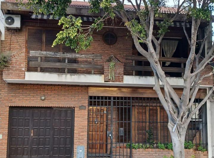 Casa · 134m² · 4 Ambientes · 2 Cocheras