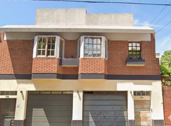 Casa · 400m² · 8 Ambientes · 2 Cocheras