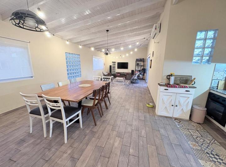 Casa · 240m² · 5 Ambientes · 2 Cocheras