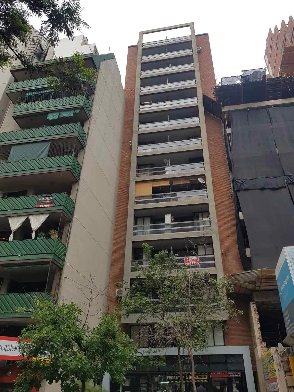 SUPER OPORTUNIDAD! En la mejor zona de Nueva Córdoba!! Obispo Salguero y Rondeau. 2 Dormitorios c/placares. Cocina separada. IMPECABLE ESTADO! Desocupado. Escritura, apto crédito!
