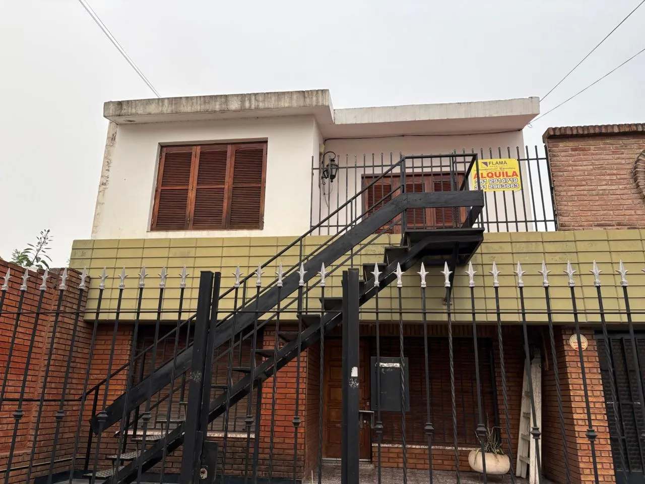LOS NARANJOS - PLANTA ALTA - AMPLIA Y COMODA - 2 DORM Y TERRAZA