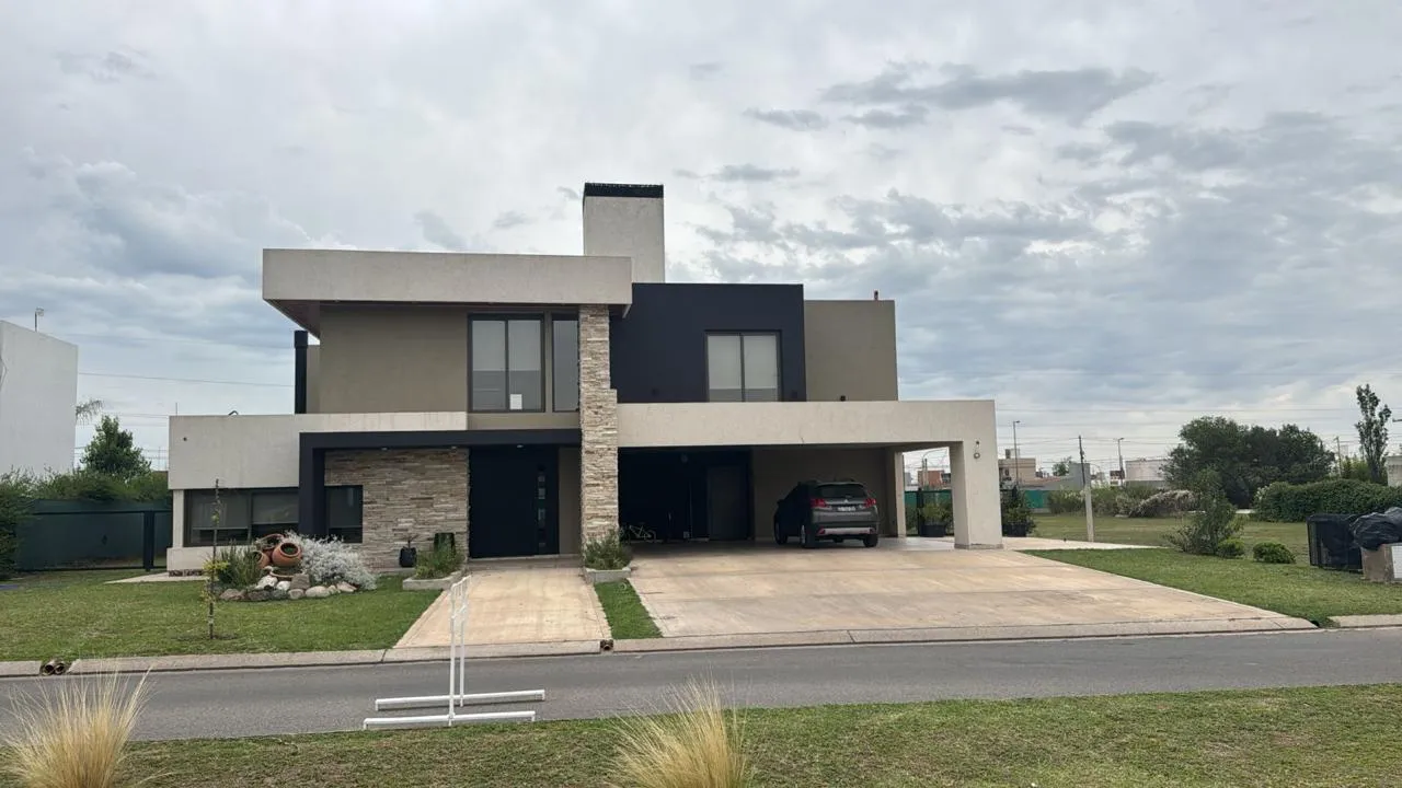 Exclusiva Residencia de Categoría en Venta | La Cascada Golf Club – Etapa I
