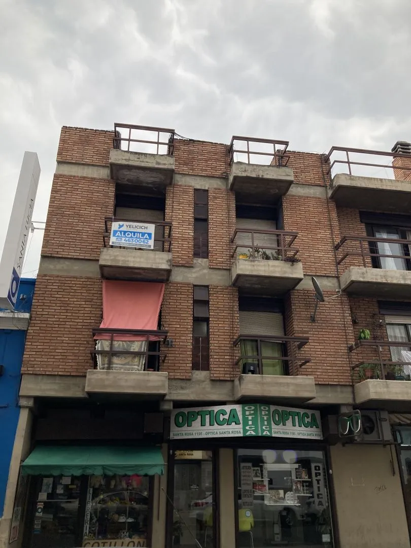 Monoambiente - frente a central de policía - Hermoso