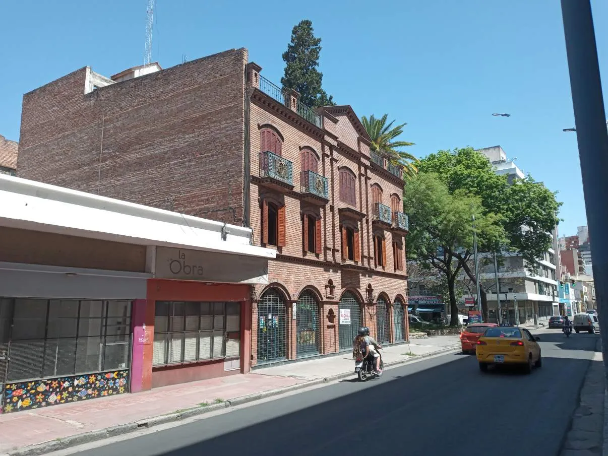 OPORTUNIDAD Amplio local zona Centro!!!