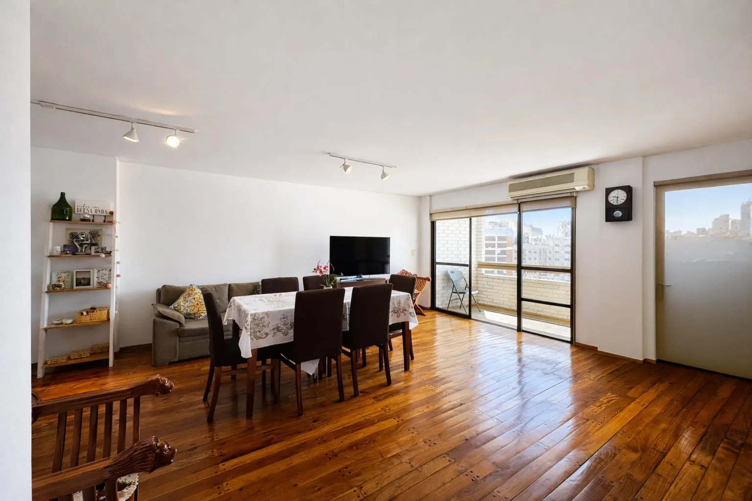 VENTA LUMINOSO PISO CON COCHERA NVA CORDOBA