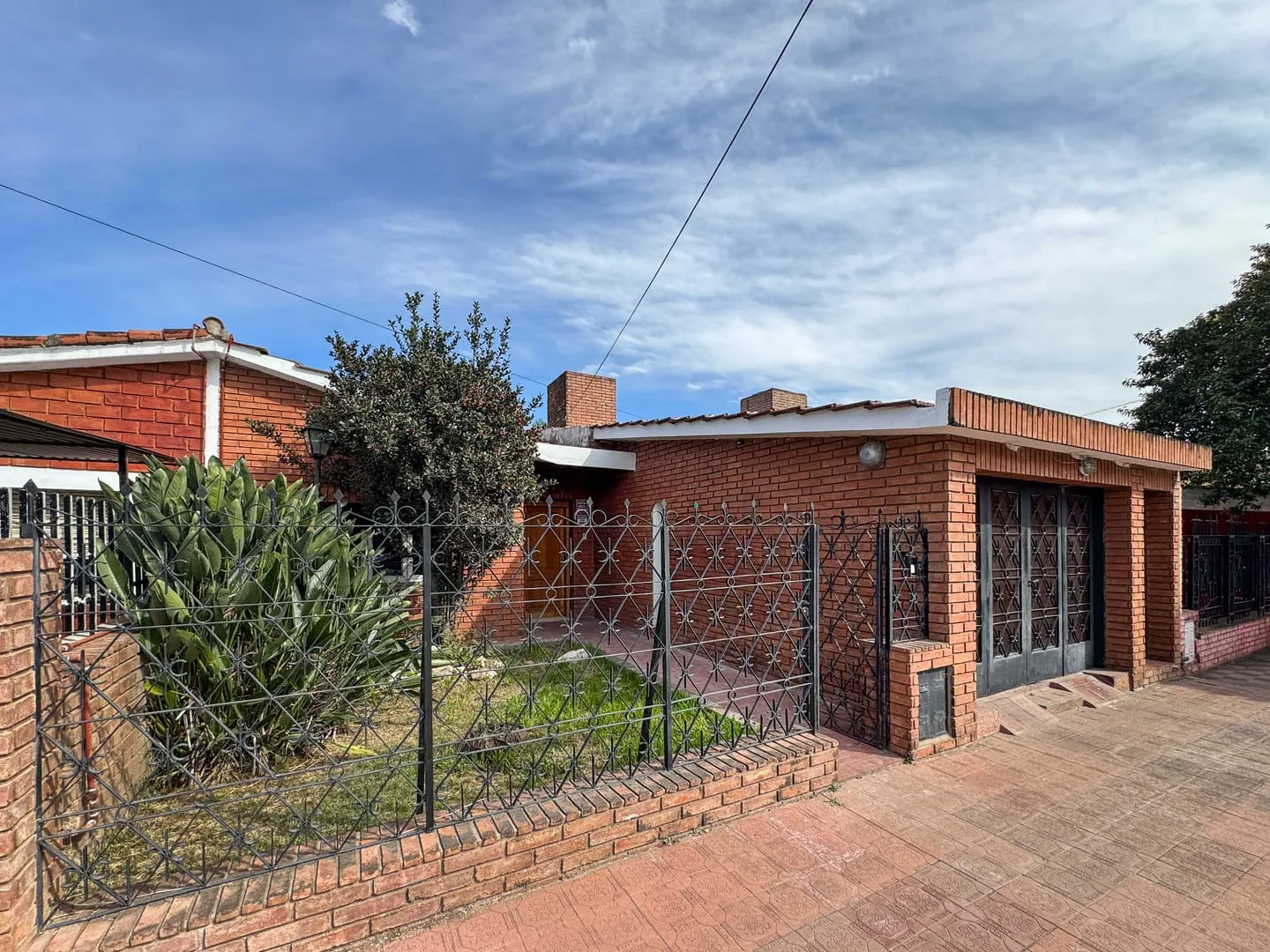 VENTA COMODA CASA 3 DORM BARRIO EMPALME