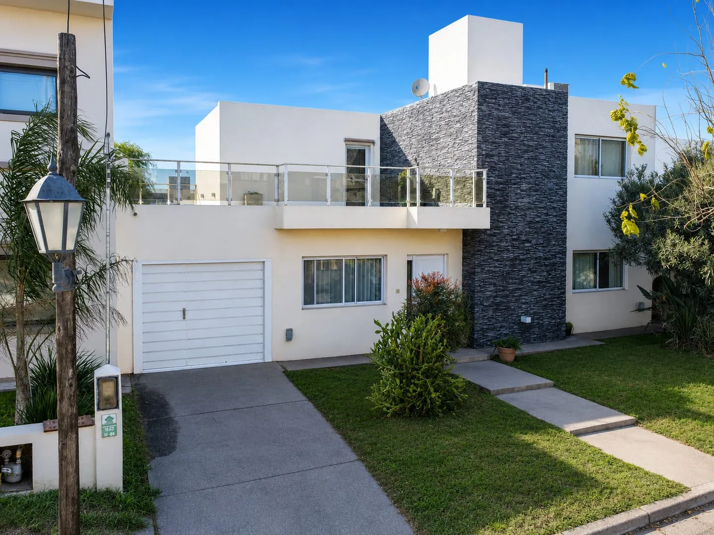 VENTA AMPLIA CASA 4 DORM TEJAS III