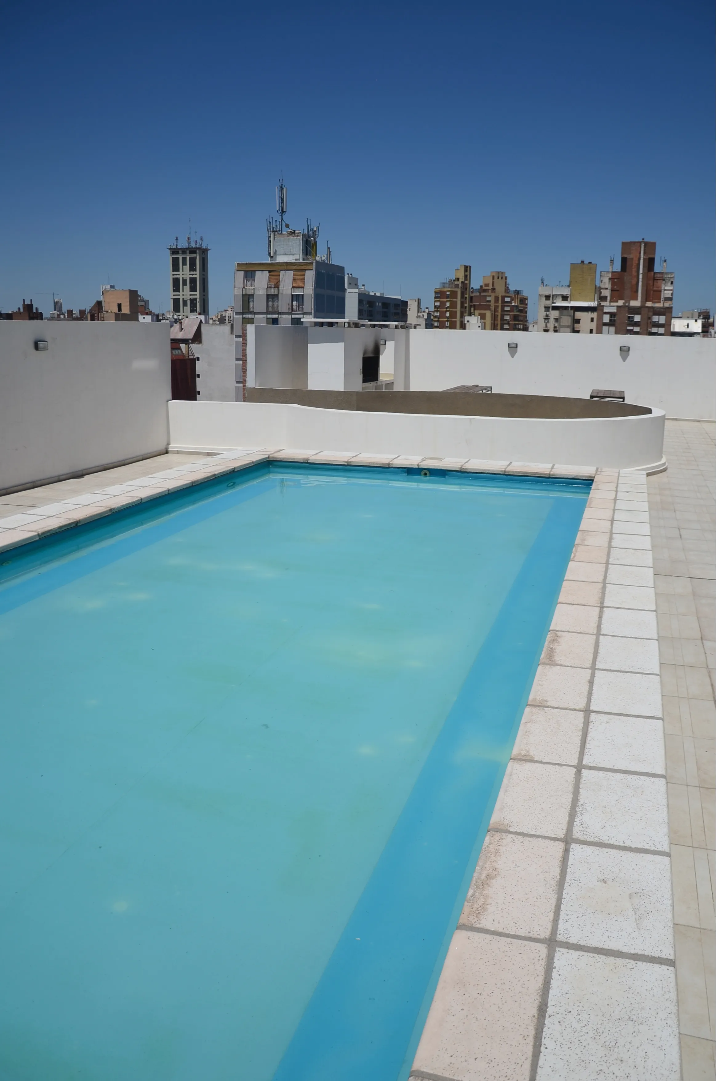 Impresionante amoblado con piscina!