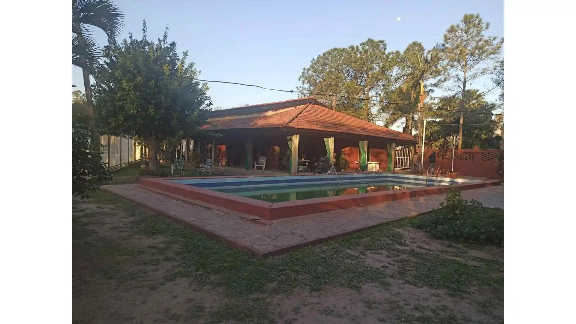 Vendo Amplia Chalet BºLos Pinos con piscina y quincho