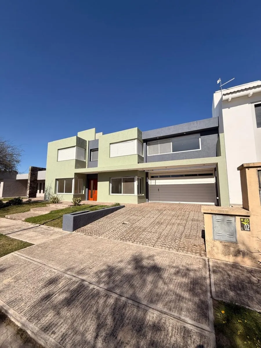 Alquiler excelente casa de 3 dormitorios! Siete Soles